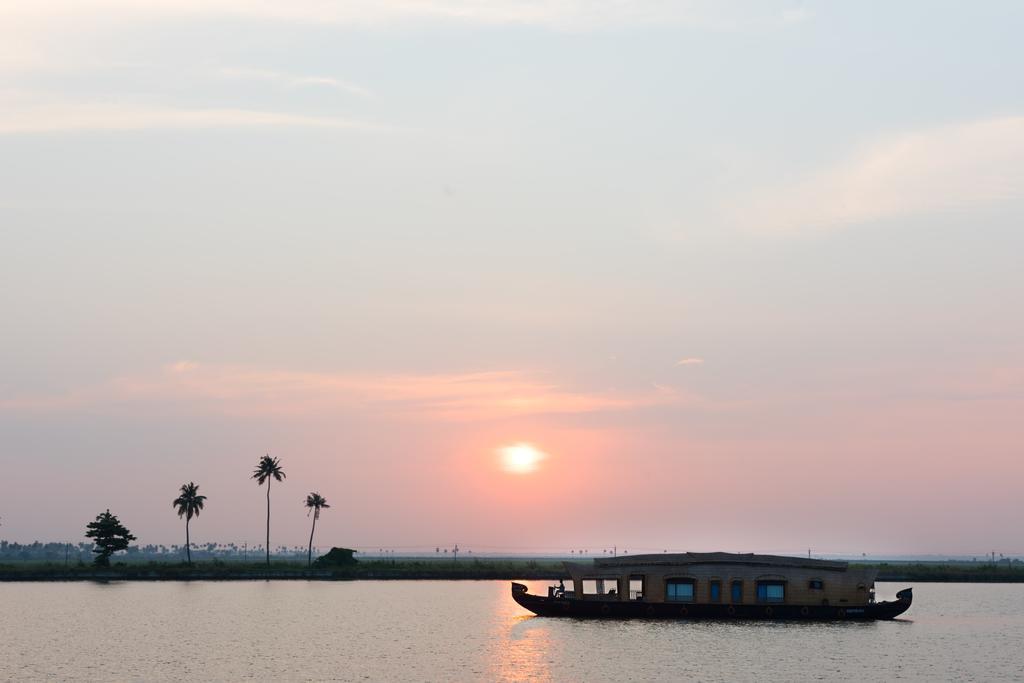 Xandari Riverscapes Alappuzha Extérieur photo