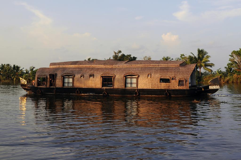 Xandari Riverscapes Alappuzha Extérieur photo